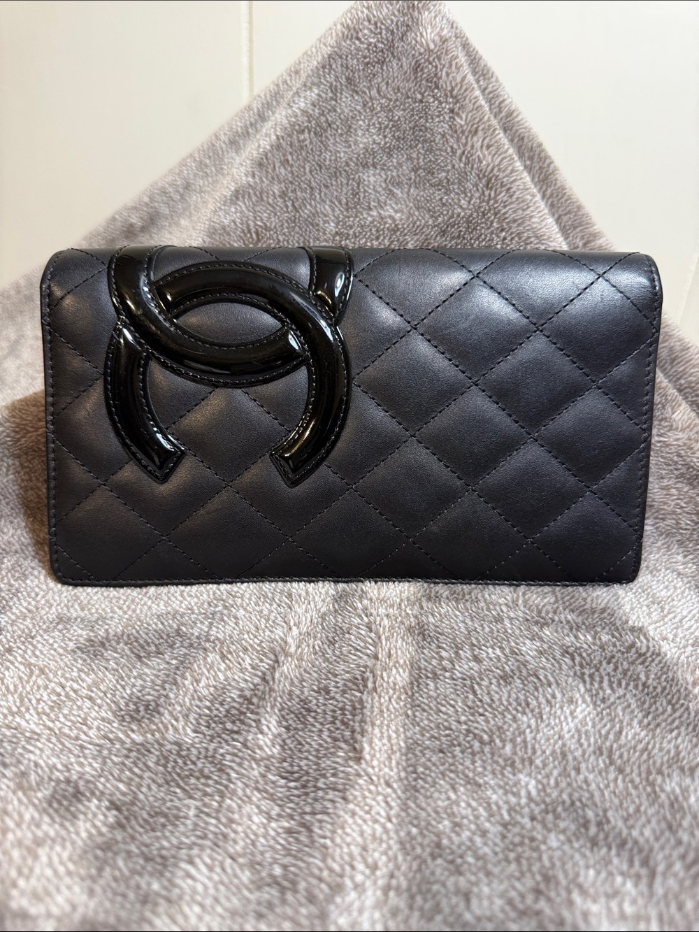 CHANEL Black Quilted Lambskin Wallet with Glossy CC Accent